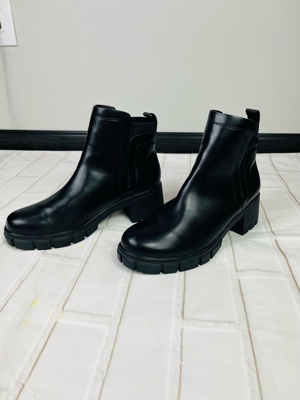 NEW chunky heel chelseat boots black faux leather sz 9